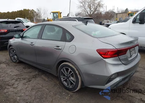2022 Kia Forte Lxs z USA, uszkodzony, nr VIN 3KPF24AD9NE476730
